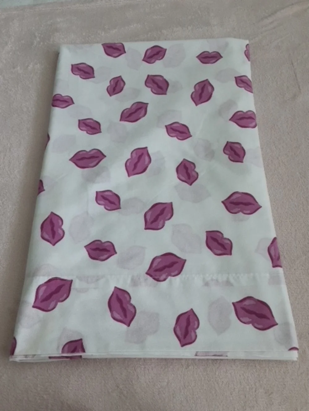 Vintage SPRINGS Fuscia Hot Pink Lips Kisses Twin sheet set NWOT